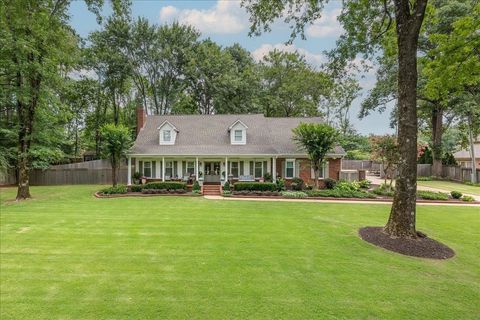 Photo of 10250 BARN HILL DR, Collierville, TN 38017 (MLS # 10226423)