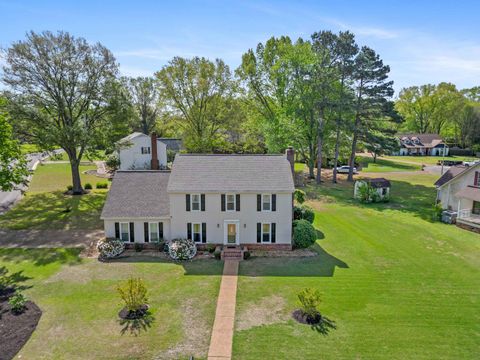 Photo of 700 LANCELOT LN, Collierville, TN 38017 (MLS # 10218696)