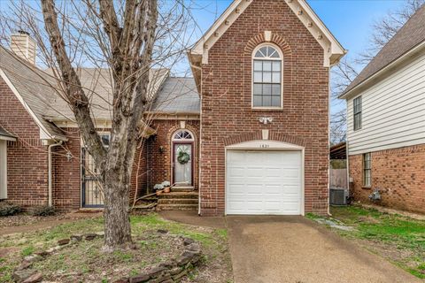 Photo of 1621 OLD MILL STREAM DR, Memphis, TN 38016 (MLS # 10215013)