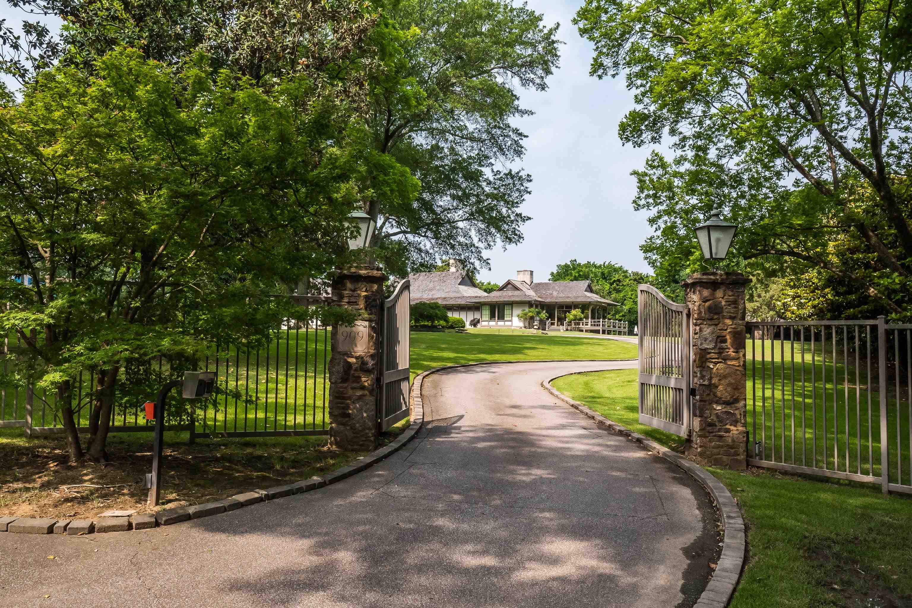 909 S SHADY GROVE RD