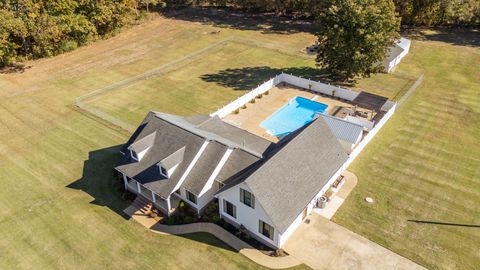 Photo of 145 TOM WAY, Savannah, TN 38372 (MLS # 10209200)