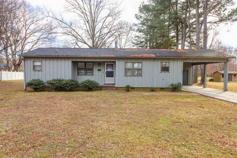 Photo of 130 E SUNSET CIR, Brownsville, TN 38012 (MLS # 10212773)