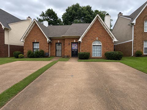Photo of 1670 OLD MILL STREAM DR, Memphis, TN 38016 (MLS # 10228314)