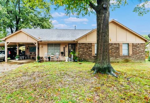Photo of 7089 E FOXHILL DR, Bartlett, TN 38135 (MLS # 10209063)