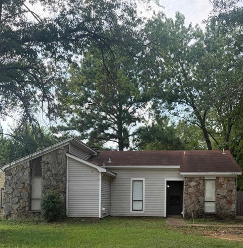 Photo of 5640 PATHWAY CIR, Memphis, TN 38115 (MLS # 10227998)