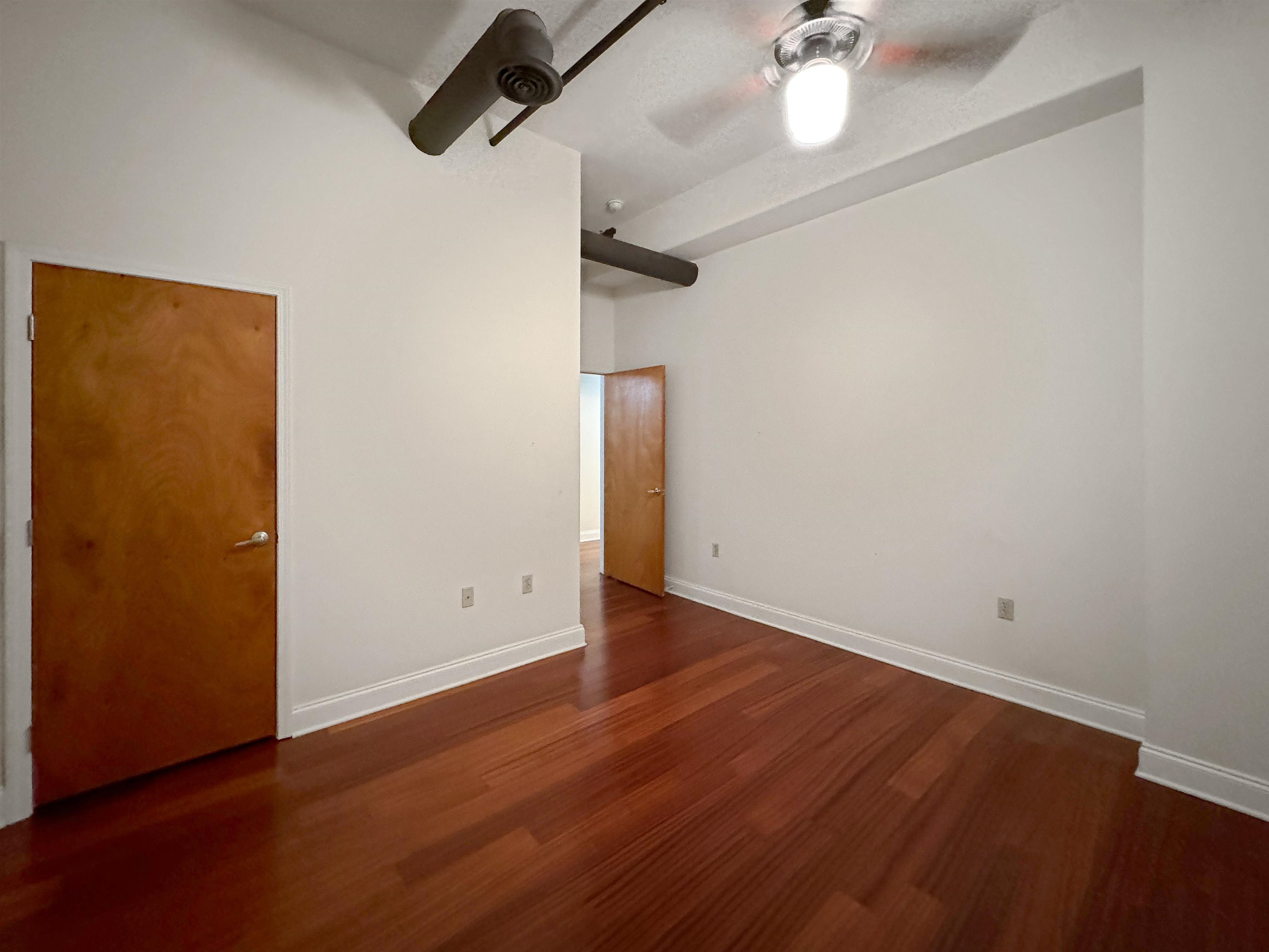 Memphis, Tennessee 38103, United States, 2 Bedrooms Bedrooms, ,2 BathroomsBathrooms,Residential,Pending,46930