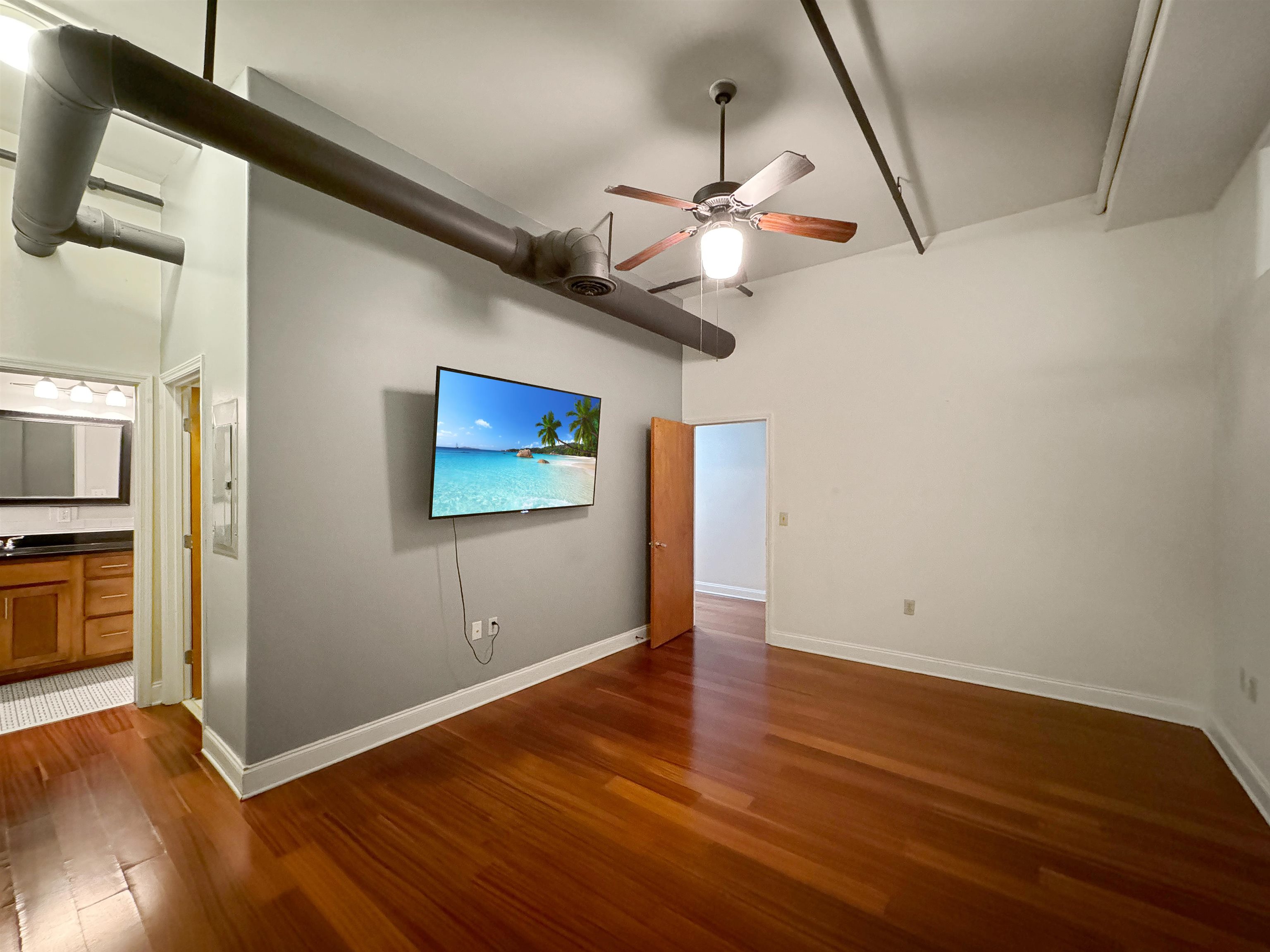 Memphis, Tennessee 38103, United States, 2 Bedrooms Bedrooms, ,2 BathroomsBathrooms,Residential,Pending,46930