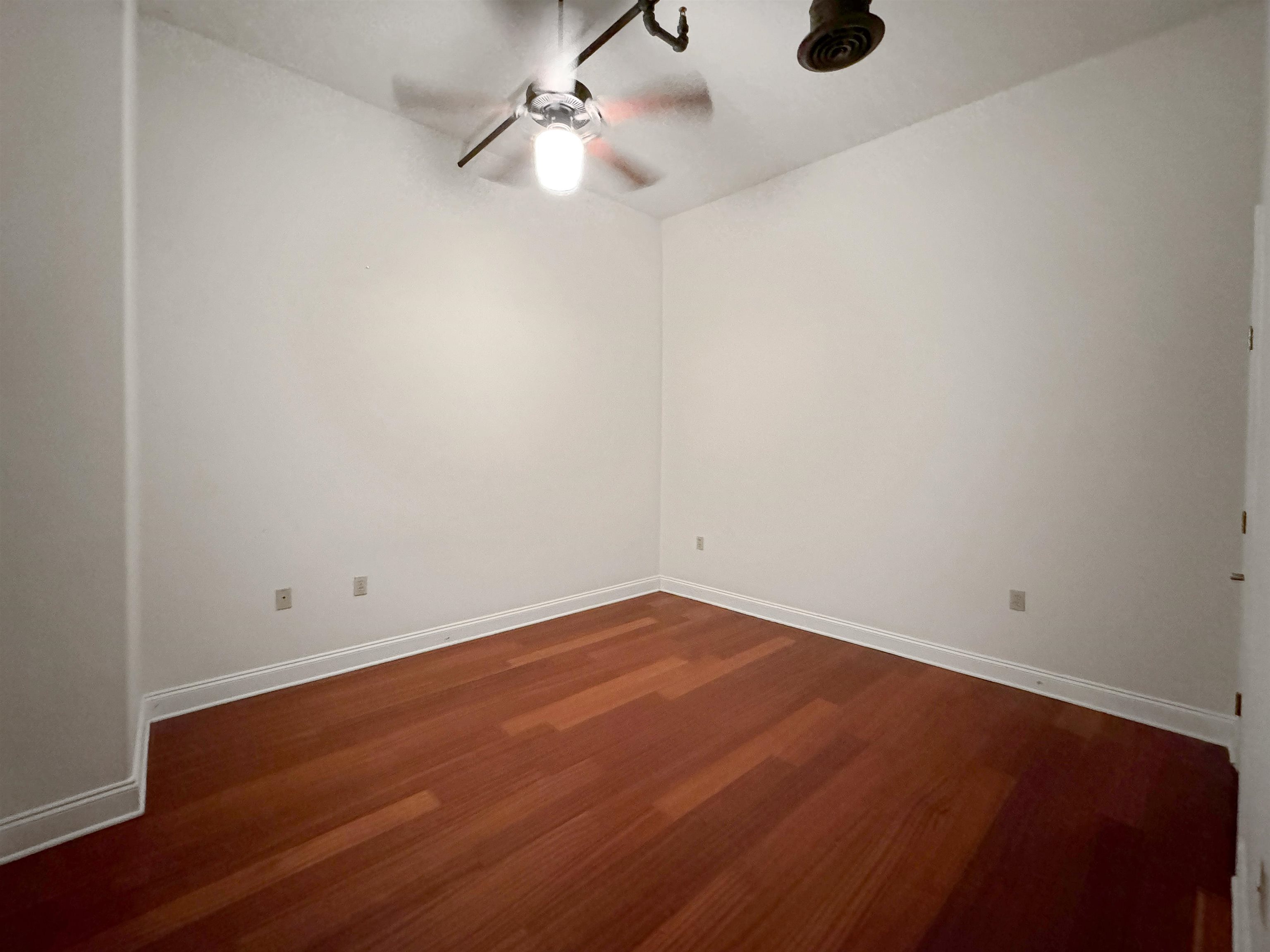 Memphis, Tennessee 38103, United States, 2 Bedrooms Bedrooms, ,2 BathroomsBathrooms,Residential,Pending,46930