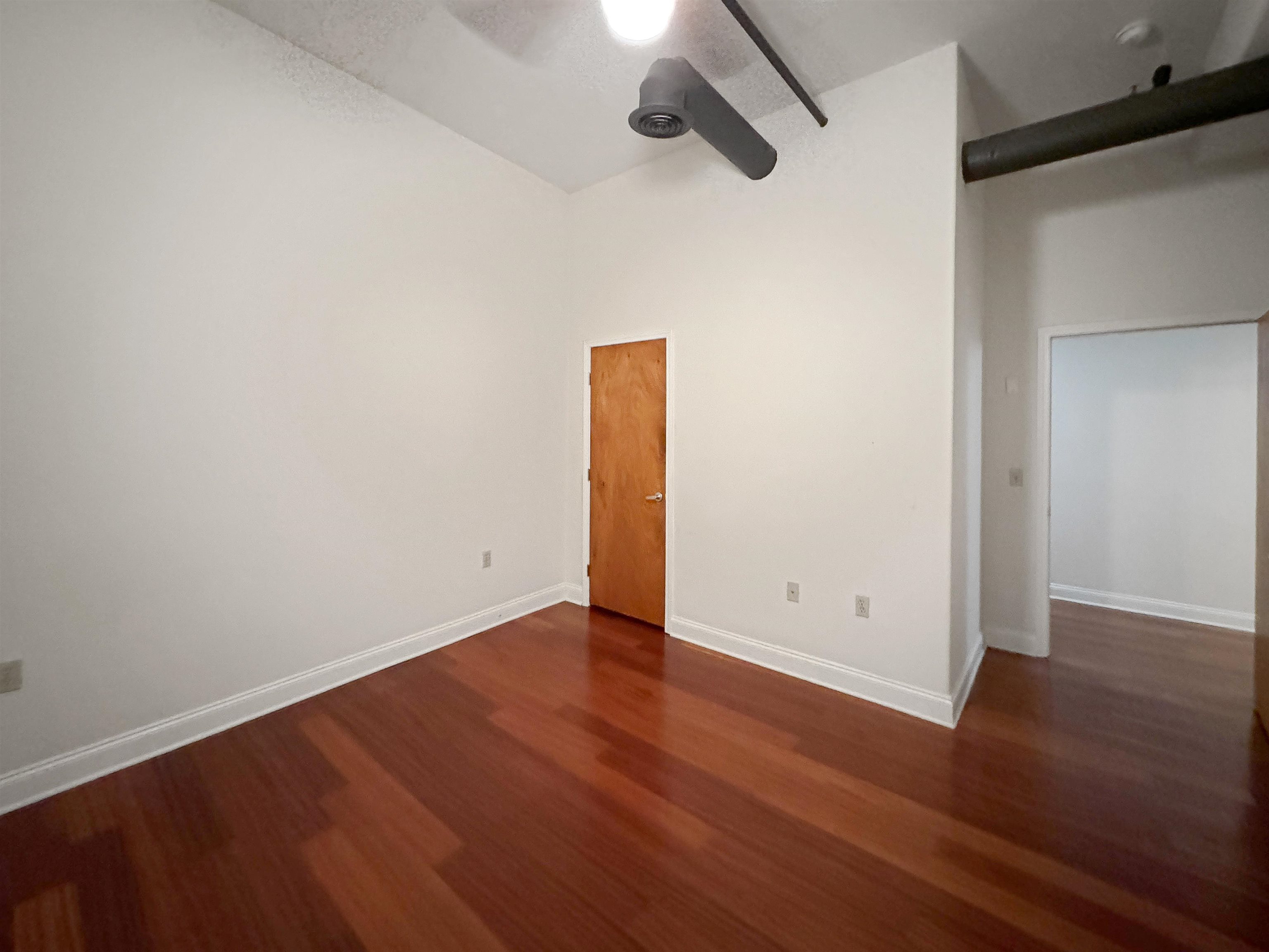 Memphis, Tennessee 38103, United States, 2 Bedrooms Bedrooms, ,2 BathroomsBathrooms,Residential,Pending,46930