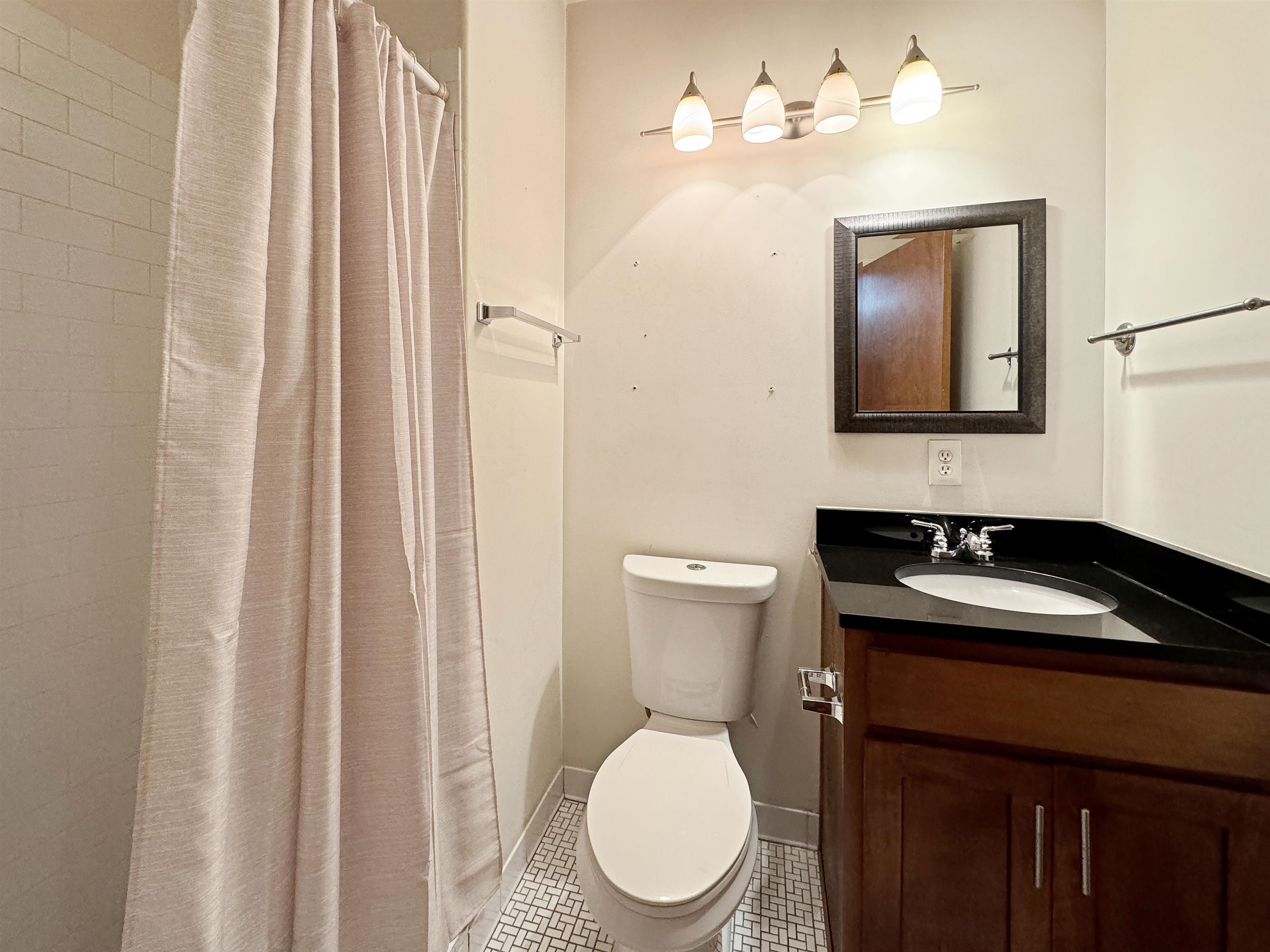 Memphis, Tennessee 38103, United States, 2 Bedrooms Bedrooms, ,2 BathroomsBathrooms,Residential,Pending,46930