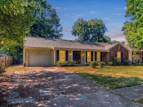 Photo of 4871 SUMMERLANE AVE, Memphis, TN 38118 (MLS # 10230589)