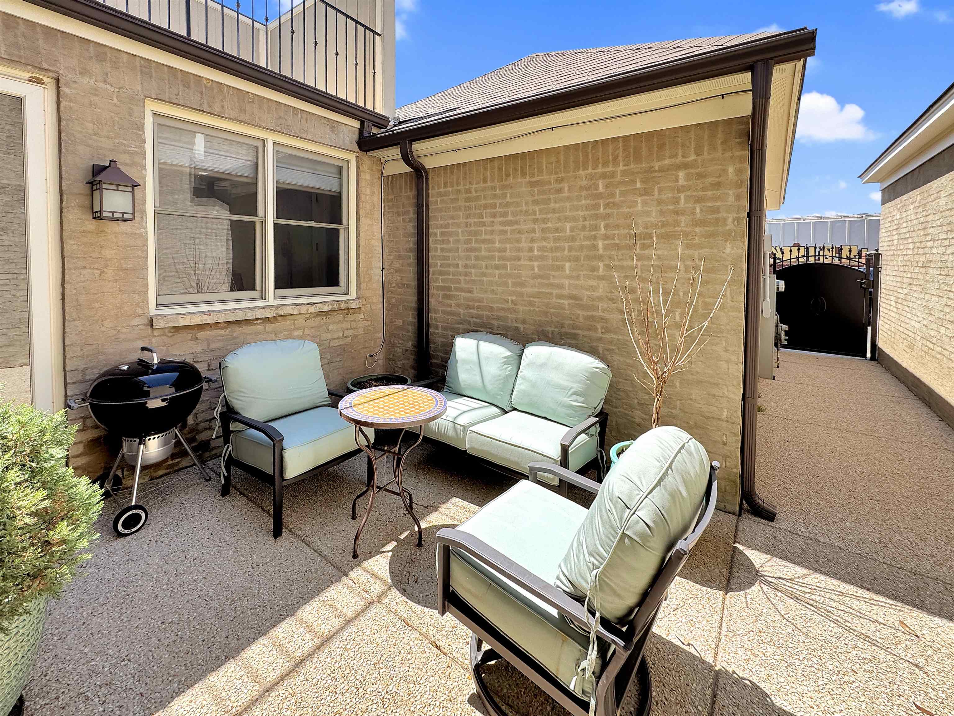 Memphis, Tennessee 38103, United States, 3 Bedrooms Bedrooms, ,3 BathroomsBathrooms,Residential,Active,722