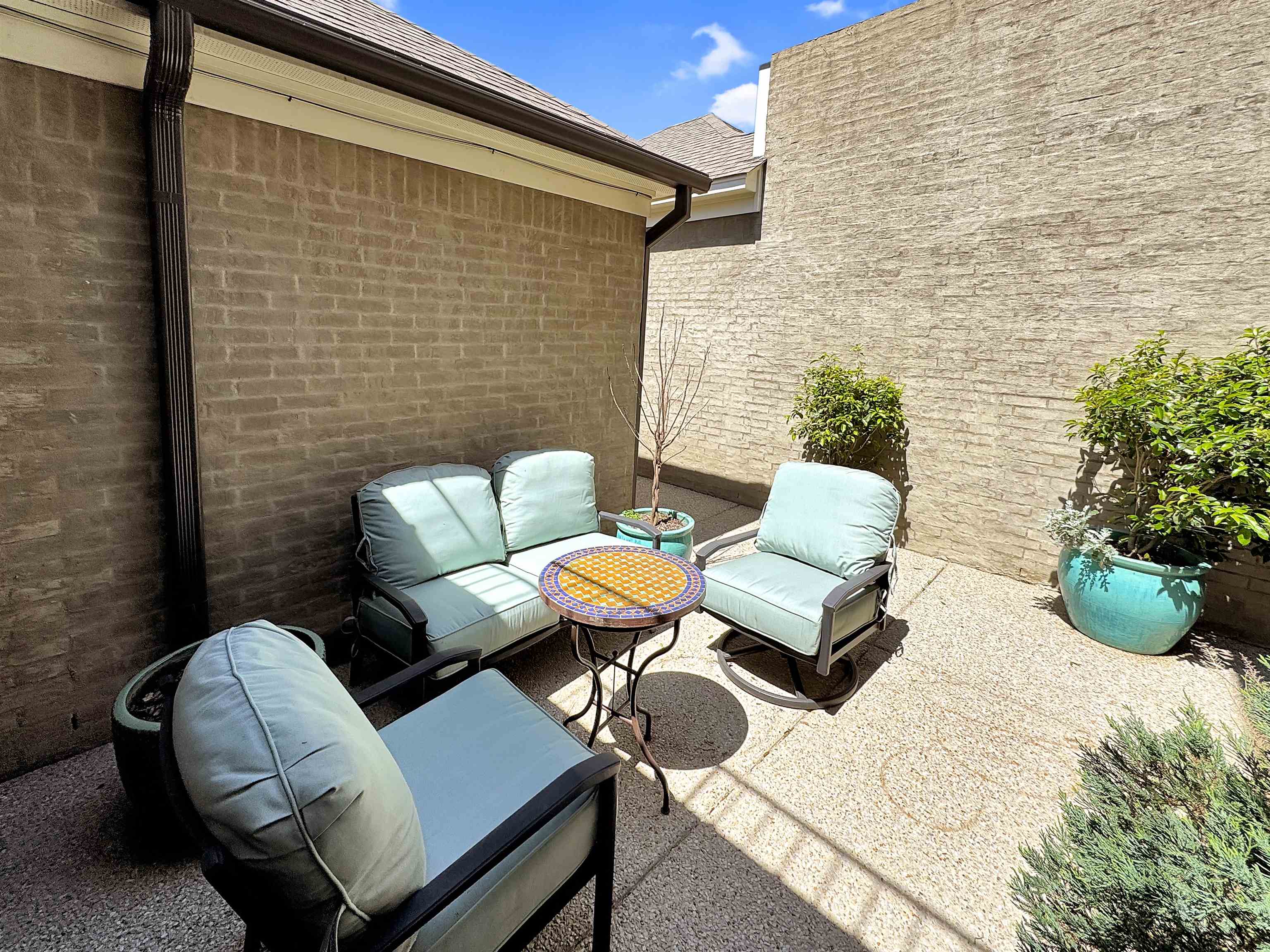 Memphis, Tennessee 38103, United States, 3 Bedrooms Bedrooms, ,3 BathroomsBathrooms,Residential,Active,722