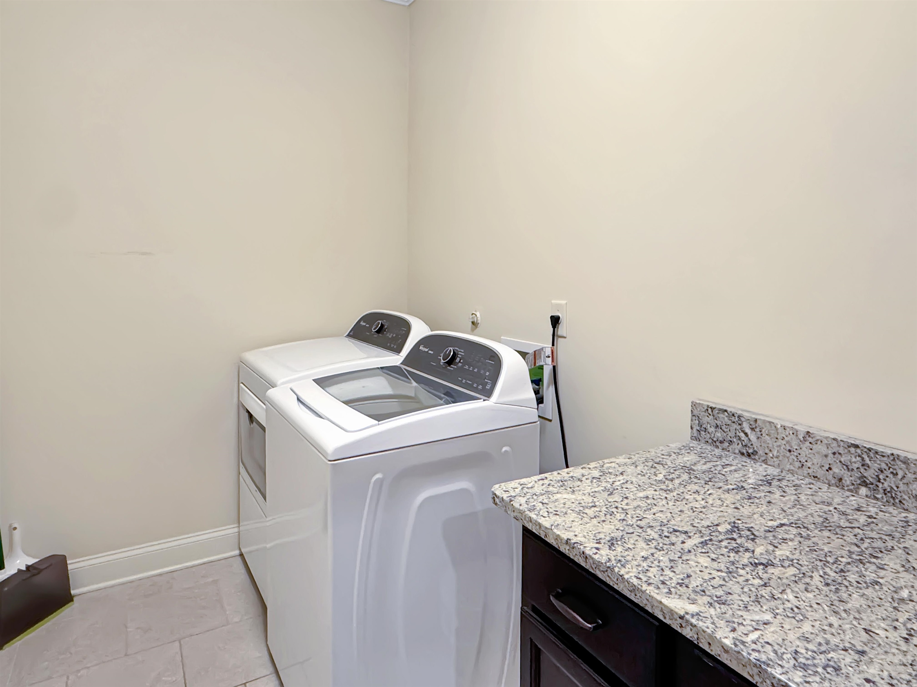 Memphis, Tennessee 38103, United States, 3 Bedrooms Bedrooms, ,3 BathroomsBathrooms,Residential,Active,722