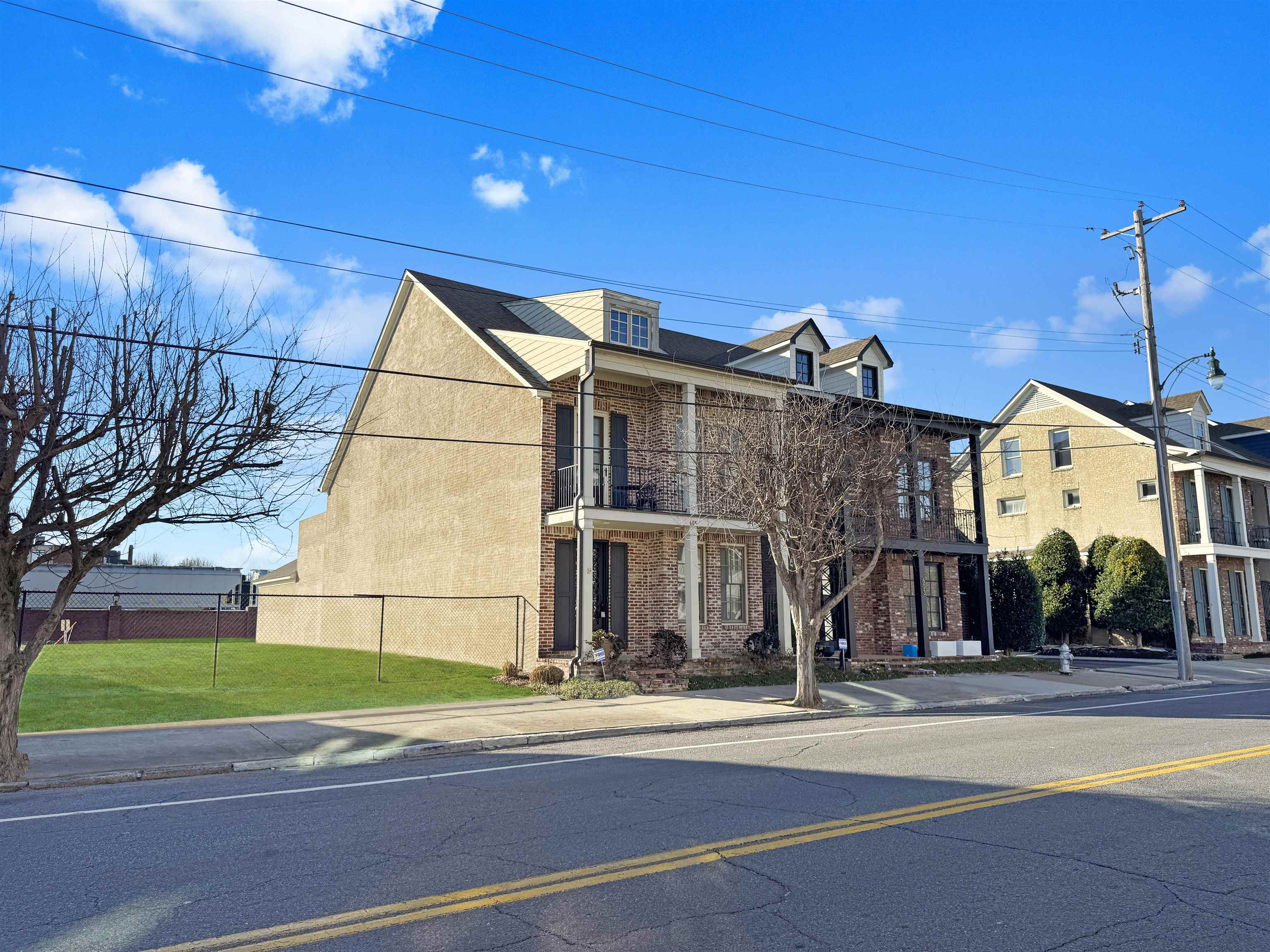 Memphis, Tennessee 38103, United States, 3 Bedrooms Bedrooms, ,3 BathroomsBathrooms,Residential,Active,722