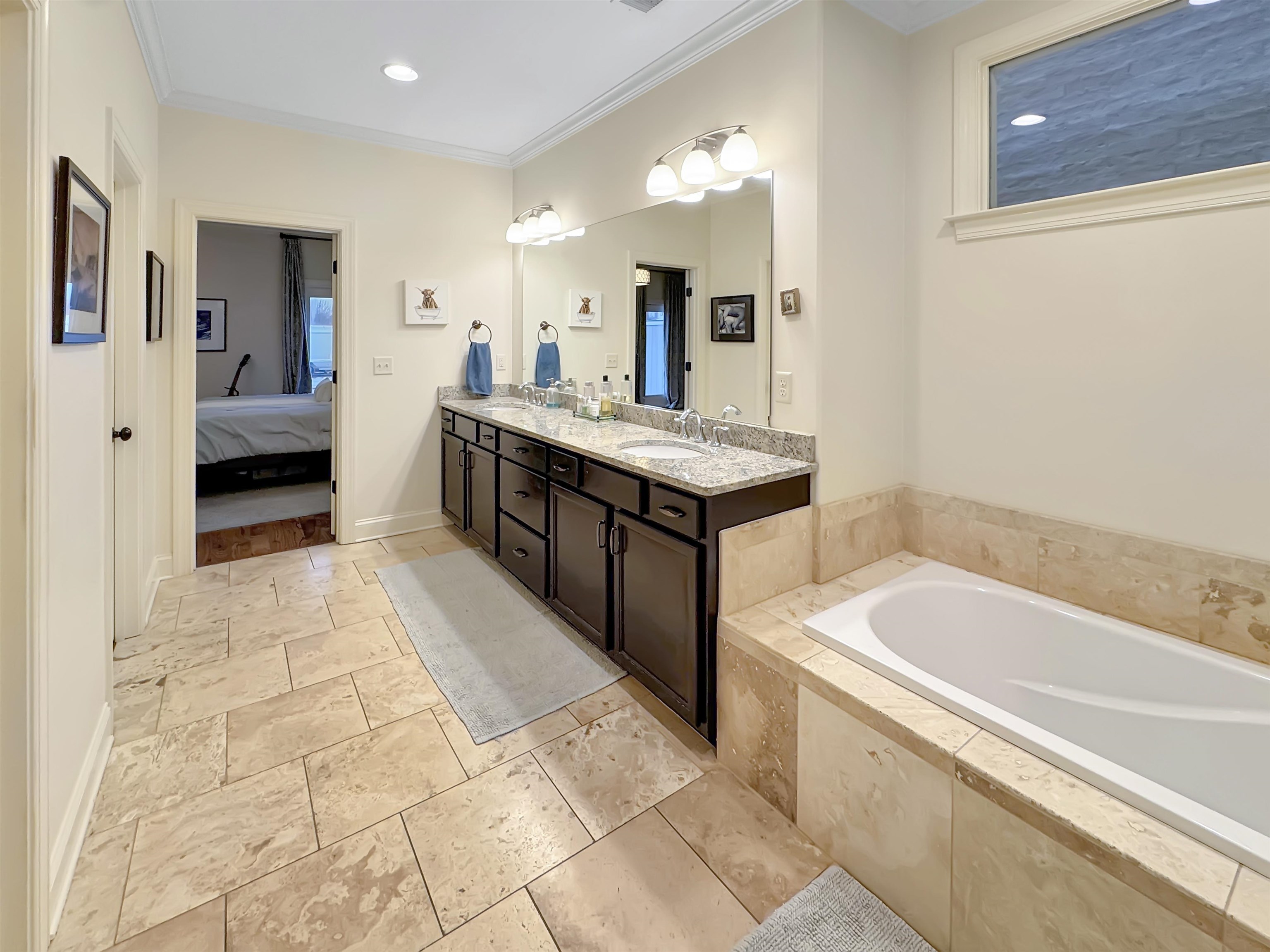 Memphis, Tennessee 38103, United States, 3 Bedrooms Bedrooms, ,3 BathroomsBathrooms,Residential,Active,722