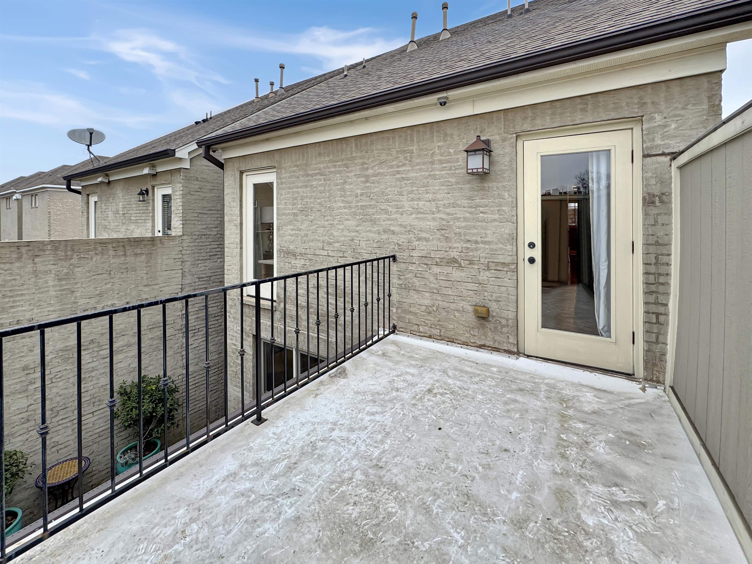 Memphis, Tennessee 38103, United States, 3 Bedrooms Bedrooms, ,3 BathroomsBathrooms,Residential,Active,722