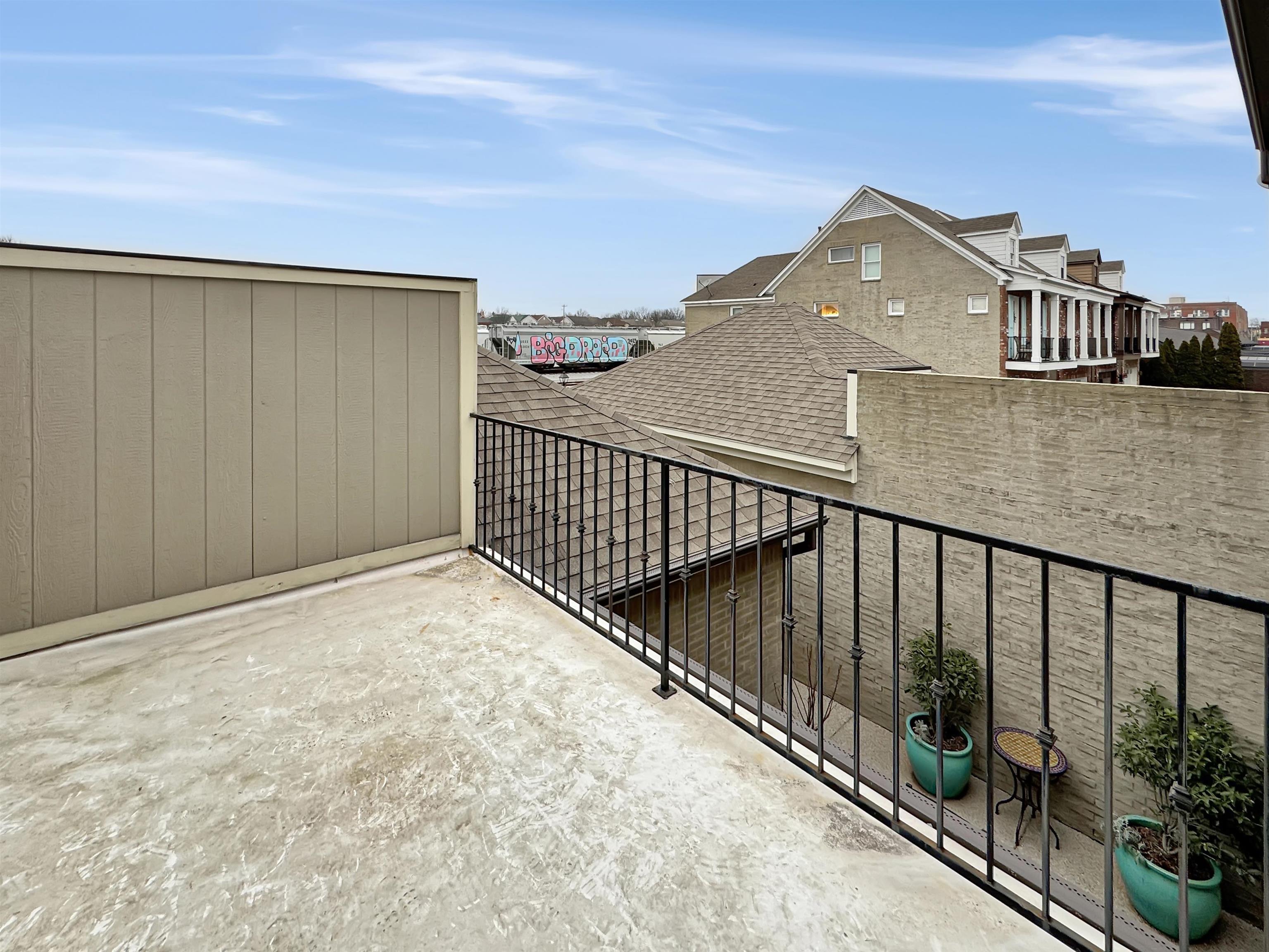 Memphis, Tennessee 38103, United States, 3 Bedrooms Bedrooms, ,3 BathroomsBathrooms,Residential,Active,722