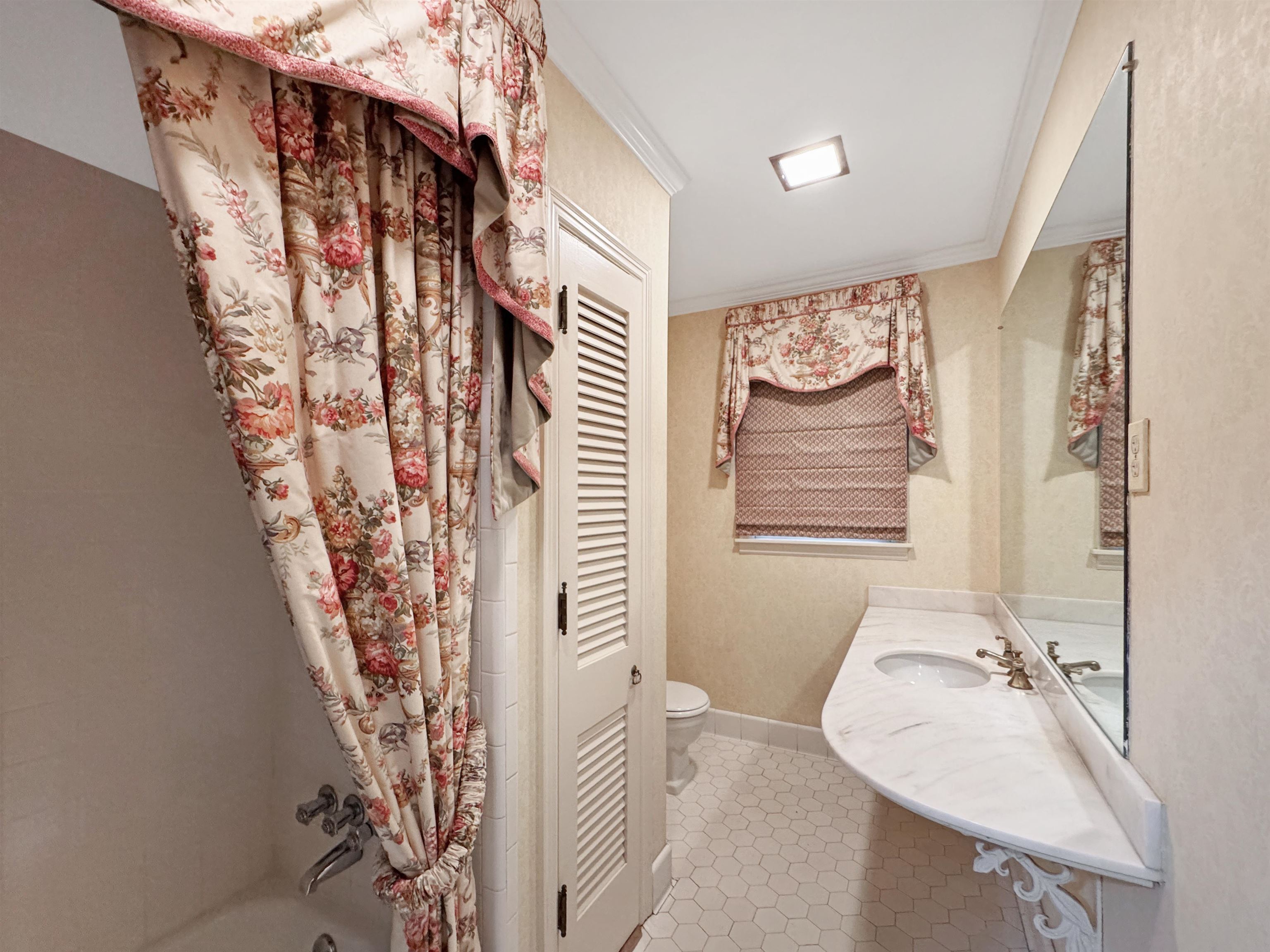 Memphis, Tennessee 38128, United States, 5 Bedrooms Bedrooms, ,3 BathroomsBathrooms,Residential,Pending,122653