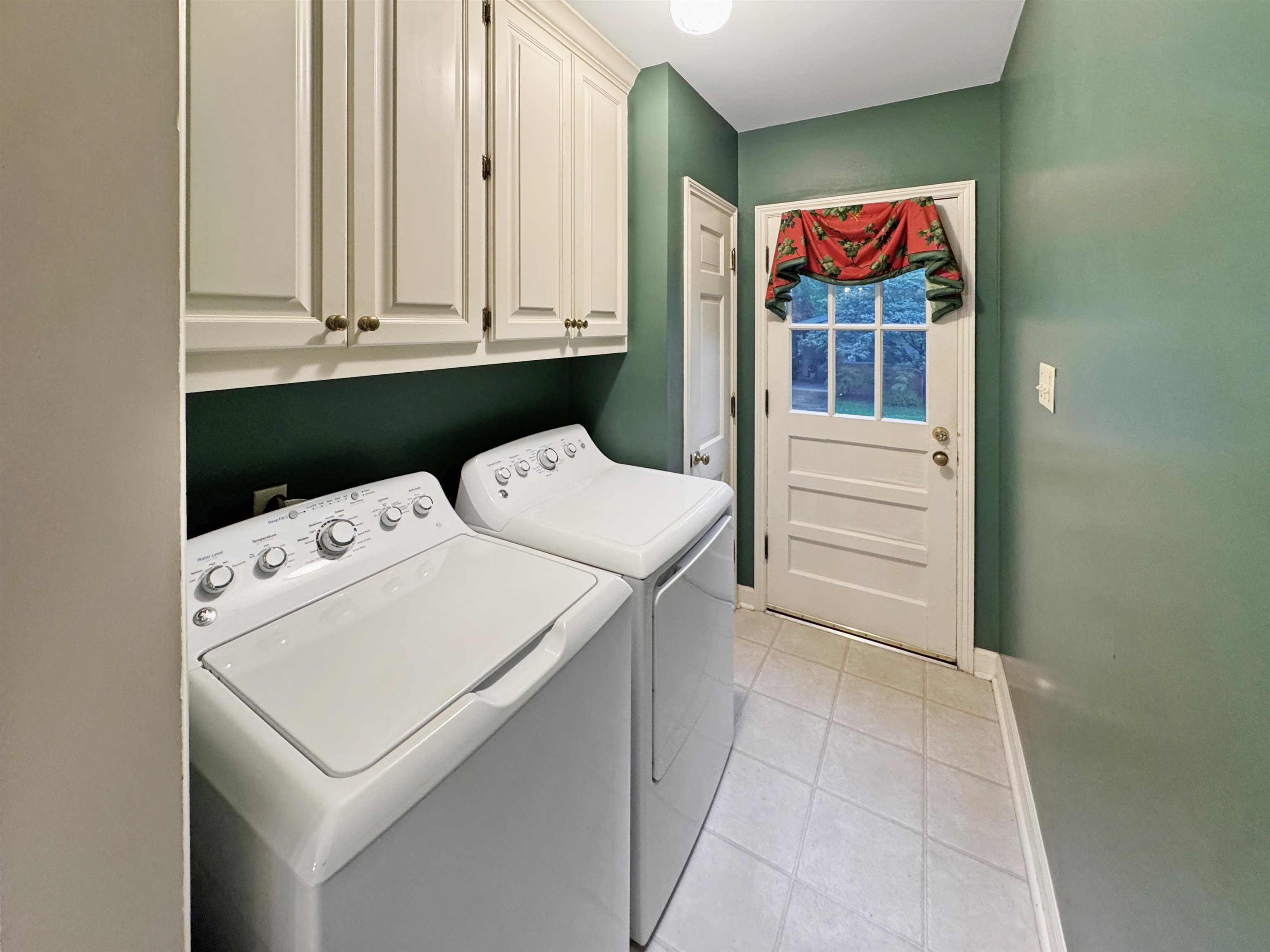 Memphis, Tennessee 38128, United States, 5 Bedrooms Bedrooms, ,3 BathroomsBathrooms,Residential,Pending,122653