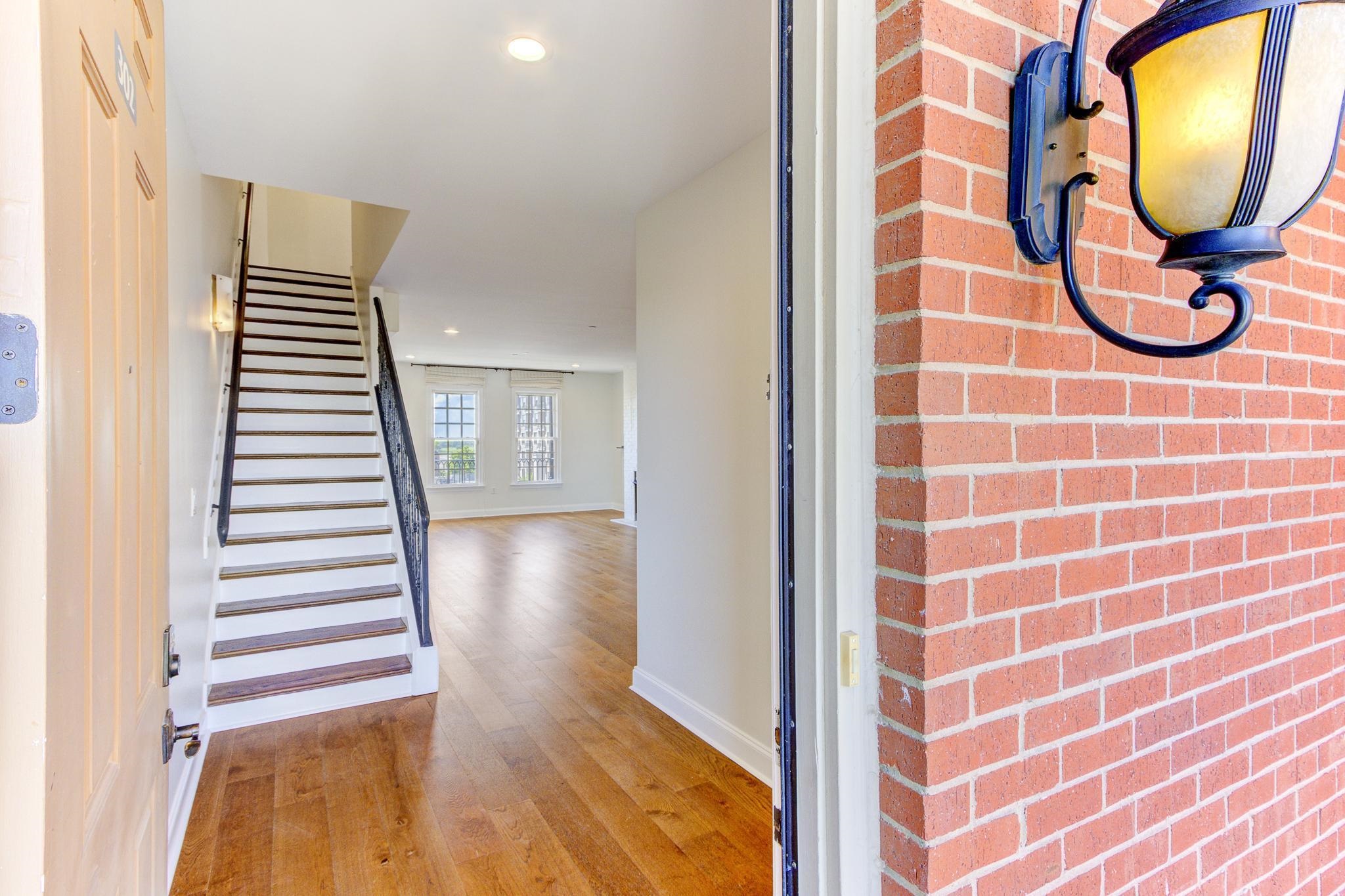 Memphis, Tennessee 38103, United States, 2 Bedrooms Bedrooms, ,3 BathroomsBathrooms,Residential,Active,175048