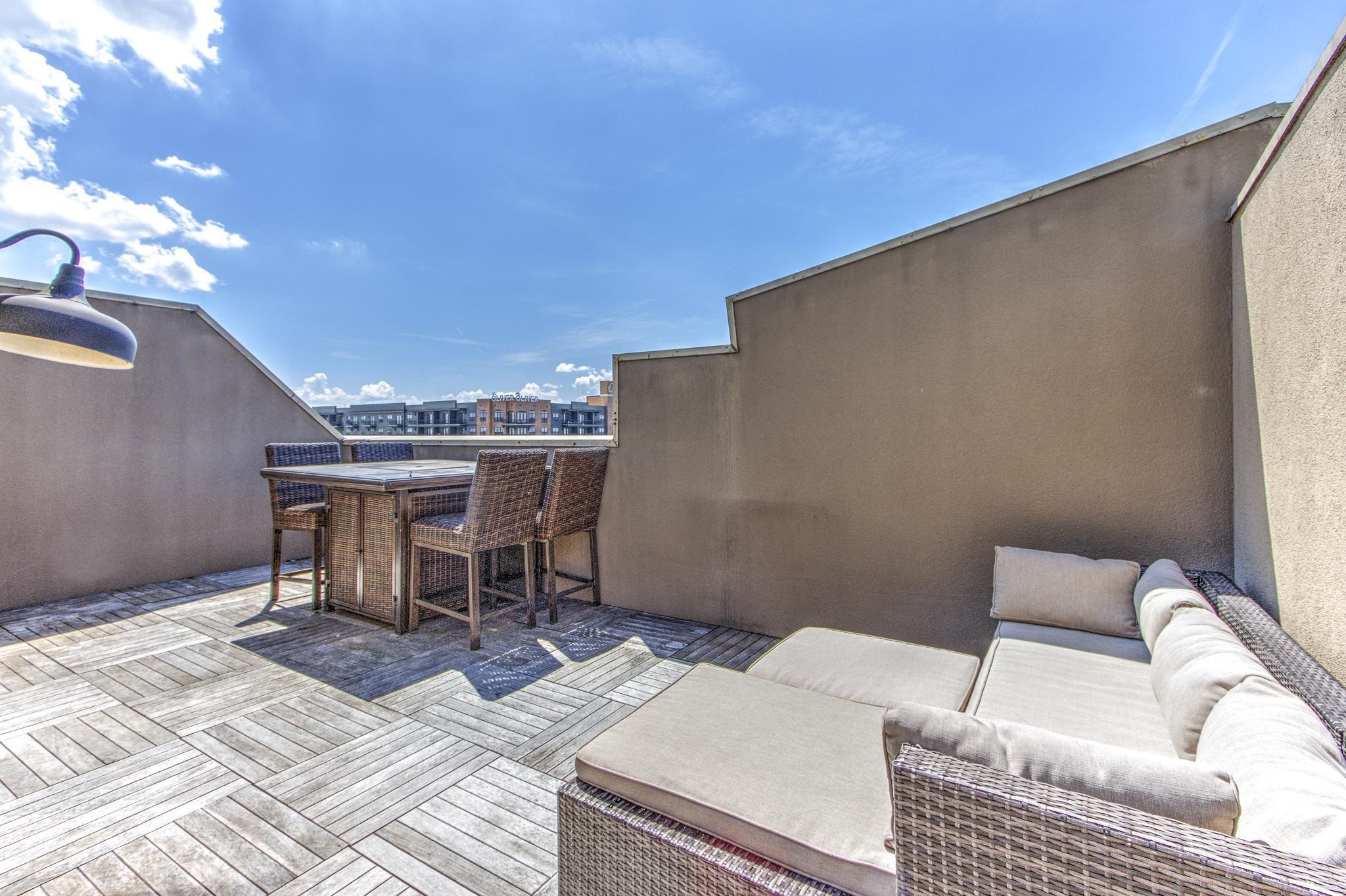 Memphis, Tennessee 38103, United States, 2 Bedrooms Bedrooms, ,3 BathroomsBathrooms,Residential,Active,175048