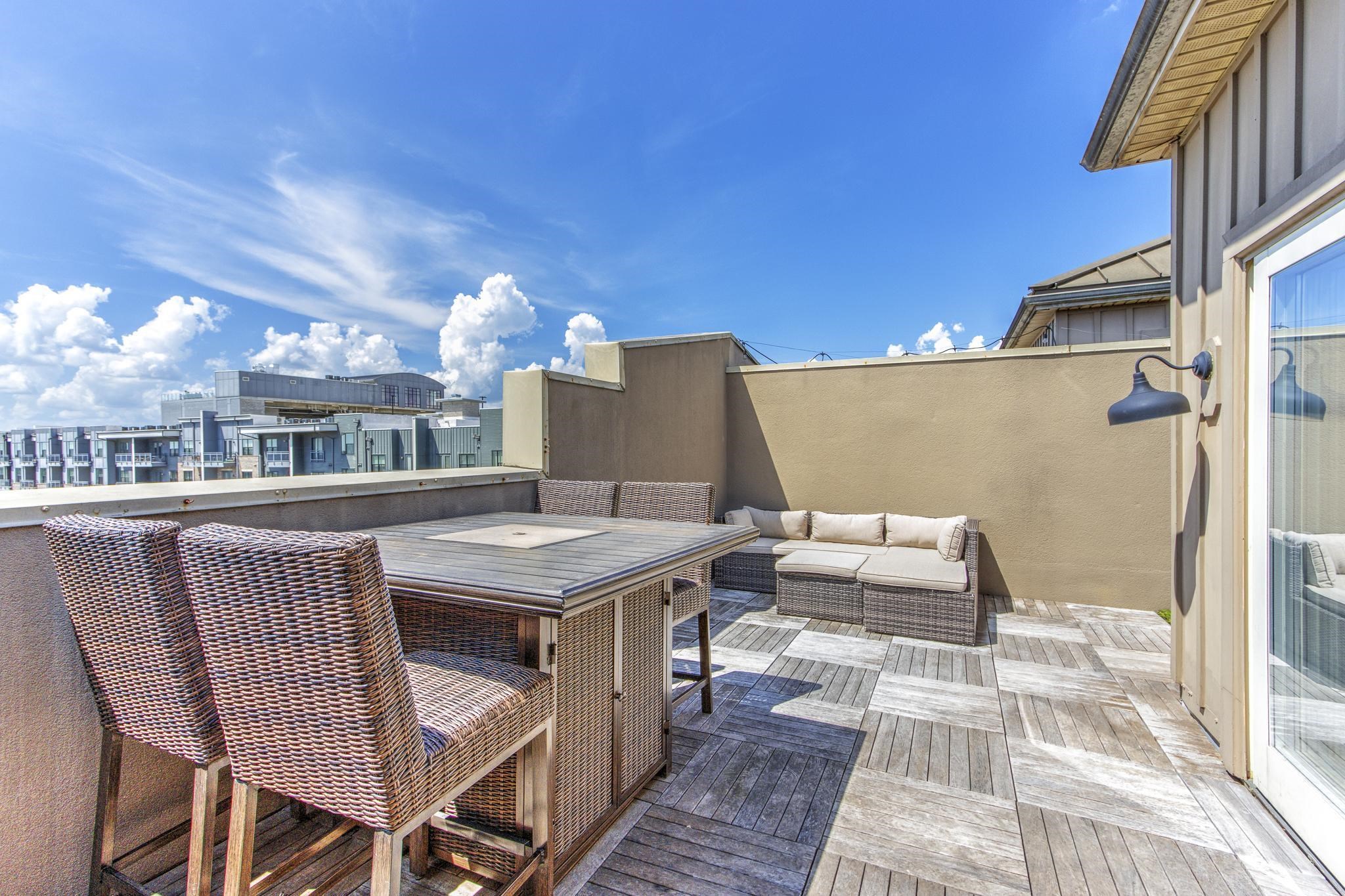 Memphis, Tennessee 38103, United States, 2 Bedrooms Bedrooms, ,3 BathroomsBathrooms,Residential,Active,175048