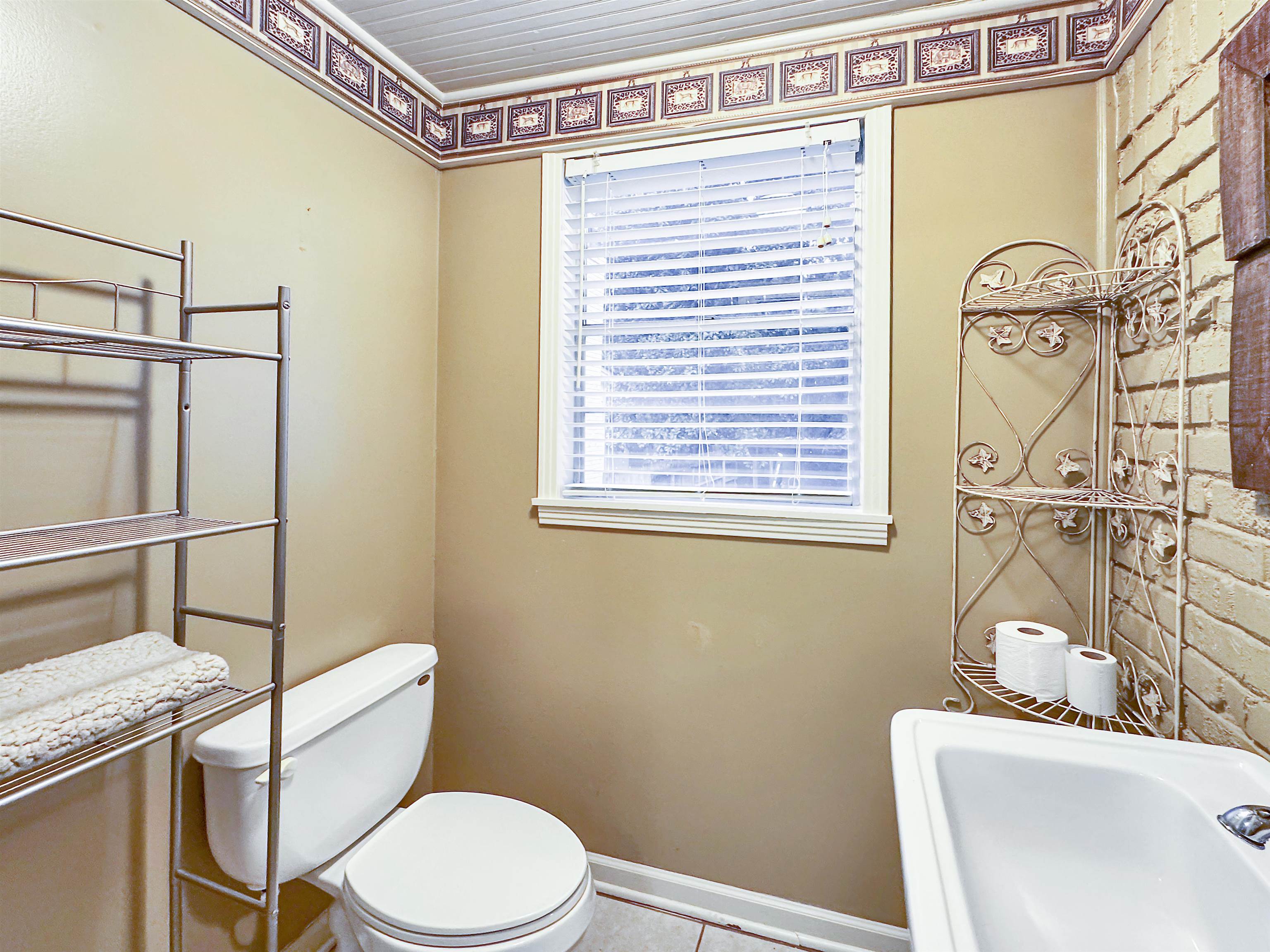 Memphis, Tennessee 38111, United States, 2 Bedrooms Bedrooms, ,1 BathroomBathrooms,Residential,Active,223741