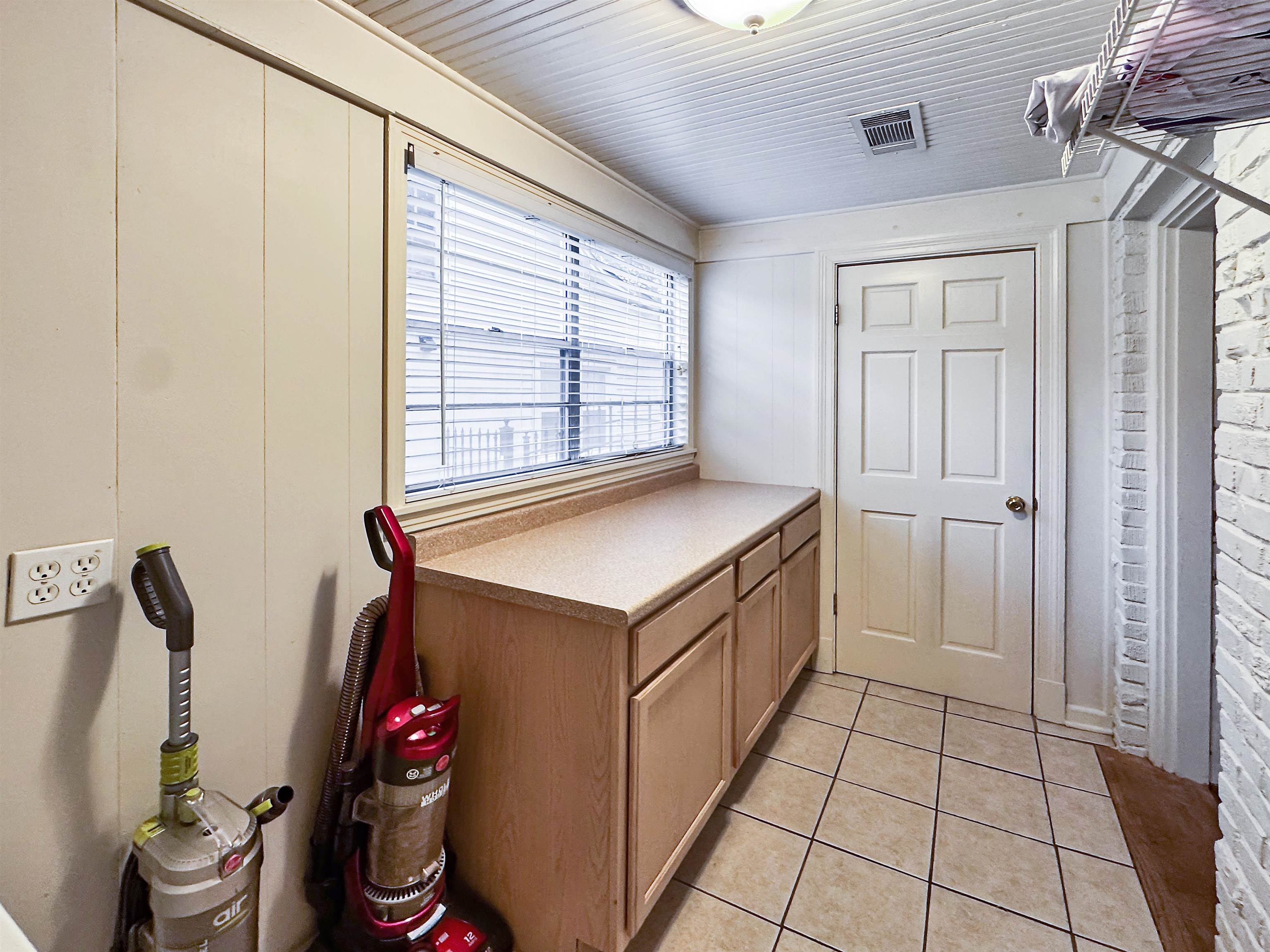 Memphis, Tennessee 38111, United States, 2 Bedrooms Bedrooms, ,1 BathroomBathrooms,Residential,Active,223741