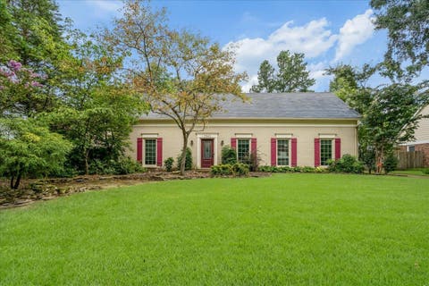Photo of 7945 FARMINGTON BLVD, Germantown, TN 38138 (MLS # 10228056)