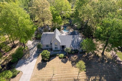 Photo of 2930 COUNTRY PLACE DR, Collierville, TN 38017 (MLS # 10219050)