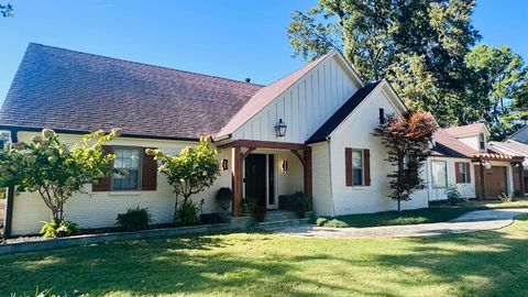 Photo of 1911 BRIERBROOK RD, Germantown, TN 38138 (MLS # 10208408)