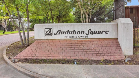 Photo of 732 FOREST LAKE DR, Memphis, TN 38117 (MLS # 10226437)
