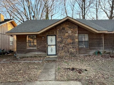 Photo of 6989 AMBERLY WAY DR, Cordova, TN 38018 (MLS # 10212393)