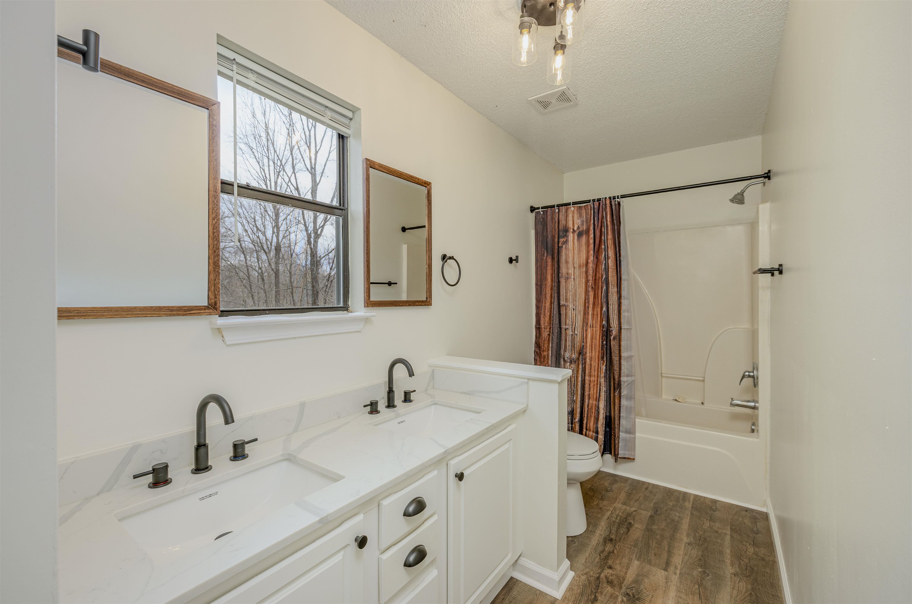 Millington, Tennessee 38053, United States, 2 Bedrooms Bedrooms, ,2 BathroomsBathrooms,Residential,Pending,84023