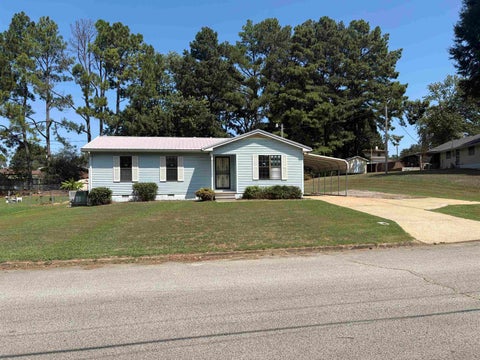 Photo of 109 PENN DR, Trenton, TN 38382 (MLS # 10229911)