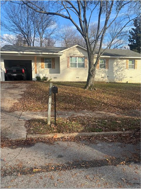 Photo of 3294 LOCKMEADE DR, Memphis, TN 38127 (MLS # 10216103)