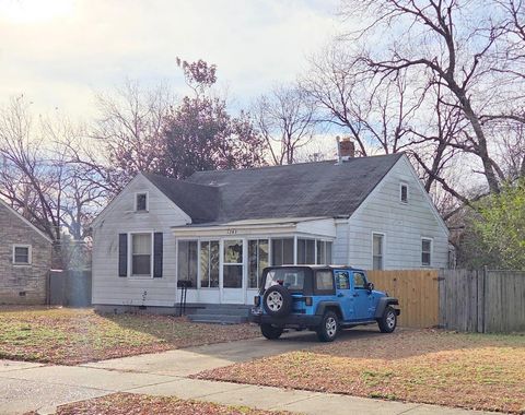 Photo of 1243 DYER PL, Memphis, TN 38122 (MLS # 10212708)