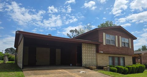 Photo of 2386 BRIDGEPORT DR, Memphis, TN 38114 (MLS # 10208162)