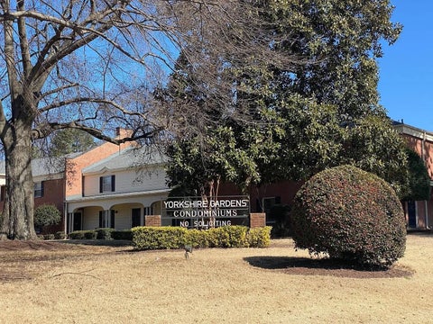Photo of 5718 QUINCE RD 13 #13, Memphis, TN 38119 (MLS # 10223792)
