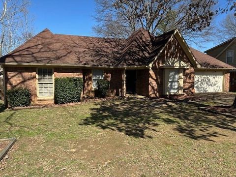 Photo of 7210 WOODSHIRE RD, Memphis, TN 38125 (MLS # 10215091)