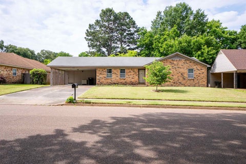 Photo of 5723 BARTLETT WOODS DR, Bartlett, TN 38134 (MLS # 10224713)