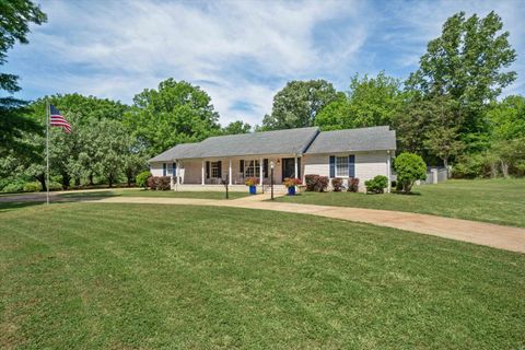 Photo of 513 OAK ST, Somerville, TN 38068 (MLS # 10221060)