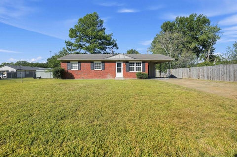 Photo of 4033 LEECH RD, Memphis, TN 38109 (MLS # 10233141)