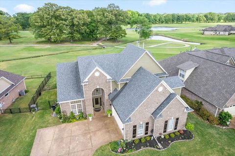 Photo of 235 FAIROAKS DR, Oakland, TN 38060 (MLS # 10218798)