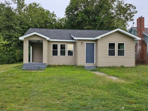 Photo of 210 PEABODY AVE, Jackson, TN 38301 (MLS # 10213835)
