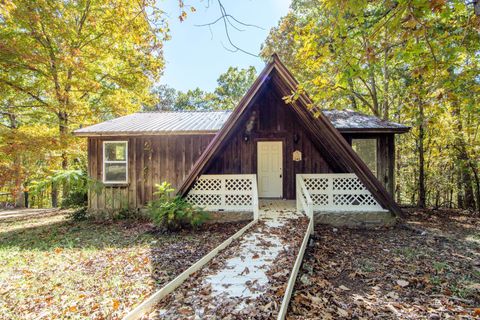 Photo of 35 TRAIL LN, Savannah, TN 38372 (MLS # 10209099)
