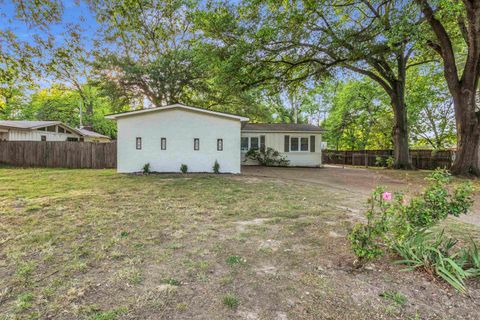 Photo of 1778 OAKWOOD DR DR, Memphis, TN 38116 (MLS # 10220156)