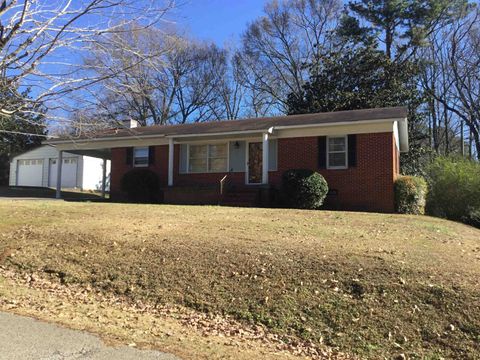 Photo of 265 WOODLAWN PL, Selmer, TN 38375 (MLS # 10211620)