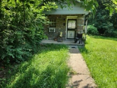 Photo of 834 CROCKETT ST, Memphis, TN 38107 (MLS # 10209225)